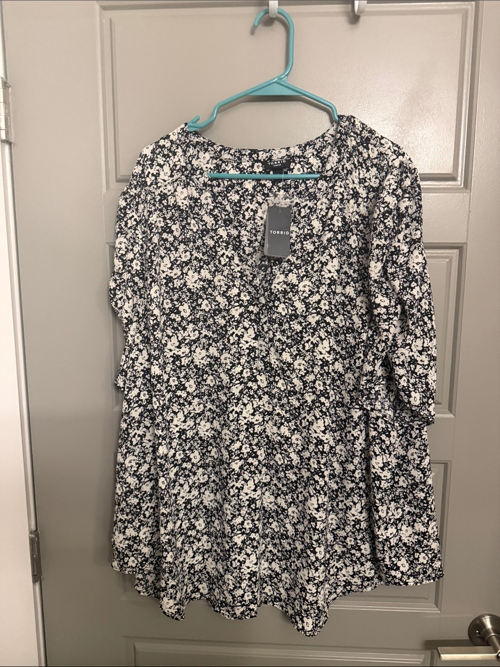 torrid Black & White Floral Peplum Top